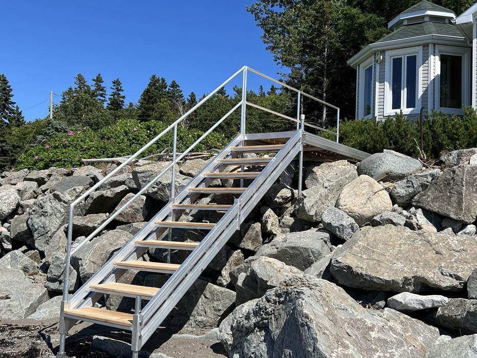 ESCALIER EN ALUMINIUM AVEC PALIER - BOIS