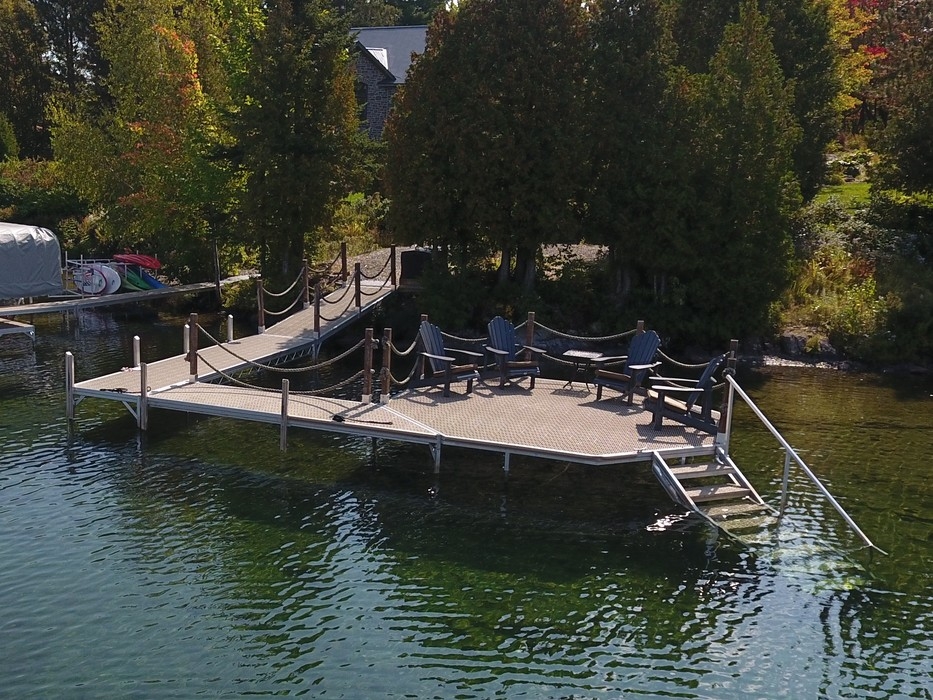QUAI SUR POTEAUX - 100" x 10' - THRUFLOW VISSÉ BEIGE - PREMIUM - QB2
