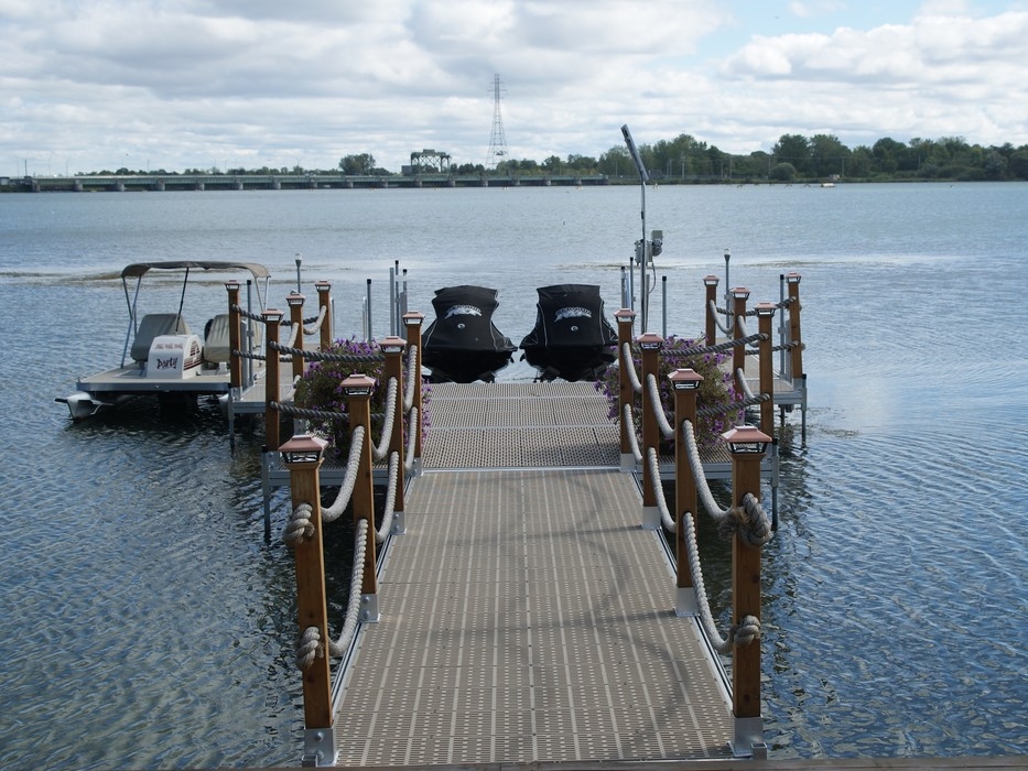 QUAI SUR POTEAUX - 100" x 10' - THRUFLOW VISSÉ BEIGE - PREMIUM - QB2